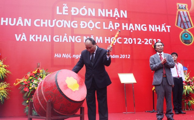 ການນຳລັດຖະບານ ເຂົ້າຮ່ວມພິທີ່ໄຂສົກຮຽນ ໃໝ່ຢູ່ມະຫາວິທະຍະໄລ ການຄ້າຕ່າງປະເທດ